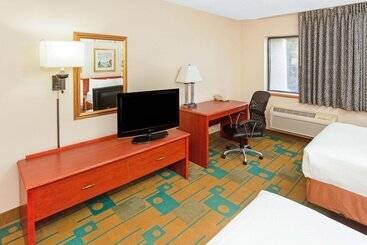 هتل La Quinta Inn By Wyndham Milwaukee Airport / Oak Creek