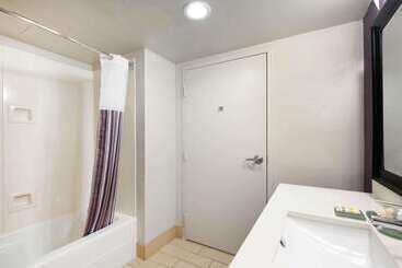 هتل La Quinta Inn By Wyndham North Myrtle Beach