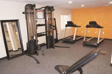 هتل La Quinta Inn By Wyndham St. Louis Hazelwood  Airport North