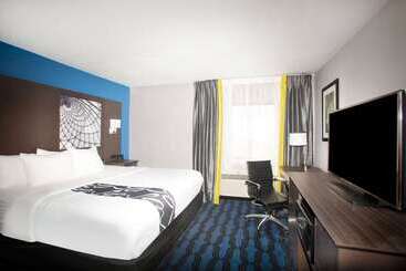 هتل La Quinta Inn By Wyndham St. Louis Hazelwood  Airport North