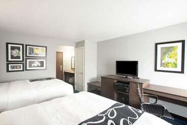 هتل La Quinta Inn By Wyndham St. Louis Hazelwood  Airport North
