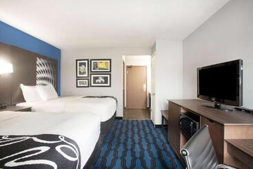 هتل La Quinta Inn By Wyndham St. Louis Hazelwood  Airport North