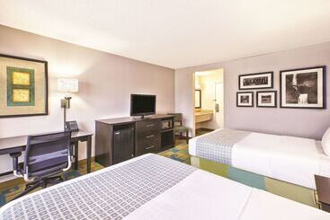 Отель La Quinta Inn By Wyndham Toledo Perrysburg
