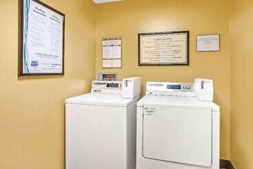هتل La Quinta By Wyndham Albuquerque Journal Ctr Nw