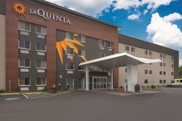 هتل La Quinta By Wyndham Cleveland Airport North