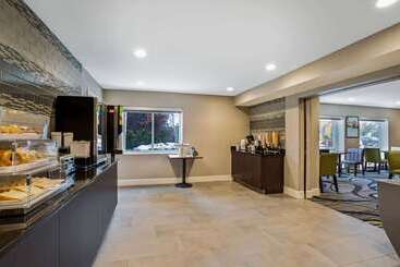 هتل La Quinta By Wyndham Hartford Bradley Airport