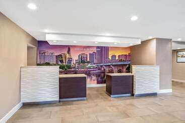 هتل La Quinta By Wyndham Hartford Bradley Airport
