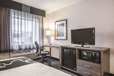 هتل La Quinta By Wyndham Hartford Bradley Airport