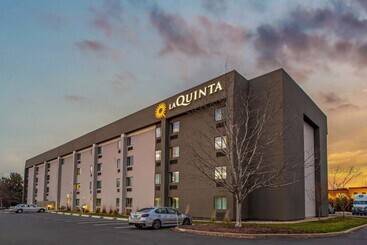 هتل La Quinta By Wyndham Hartford Bradley Airport