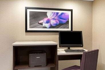 هتل La Quinta By Wyndham Hartford Bradley Airport