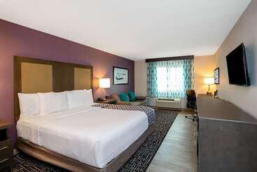 هتل La Quinta Inn & Suites By Wyndham Las Vegas Nellis