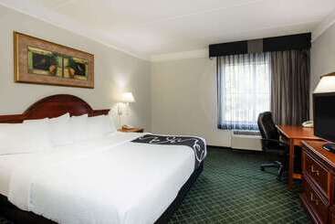 هتل La Quinta By Wyndham Melbourne Viera