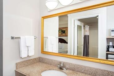 هتل La Quinta By Wyndham Melbourne Viera