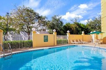 هتل La Quinta By Wyndham Miami Cutler Bay