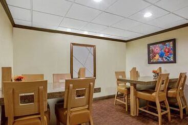 هتل La Quinta By Wyndham Miami Cutler Bay