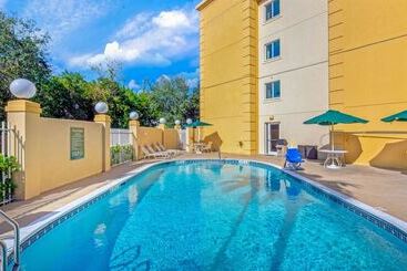 هتل La Quinta By Wyndham Miami Cutler Bay