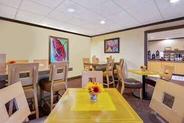 هتل La Quinta By Wyndham Miami Cutler Bay
