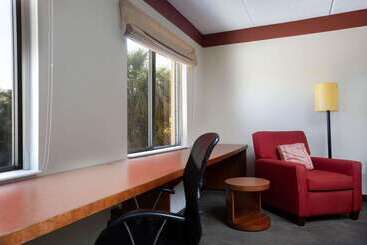 هتل La Quinta By Wyndham Miami Cutler Bay