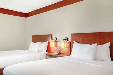 هتل La Quinta By Wyndham Miami Cutler Bay
