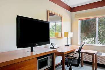 هتل La Quinta By Wyndham Miami Cutler Bay