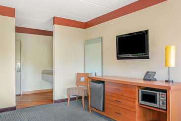 هتل La Quinta By Wyndham Miami Cutler Bay