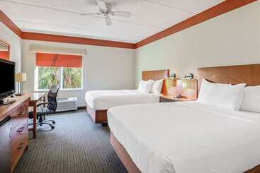 هتل La Quinta By Wyndham Miami Cutler Bay