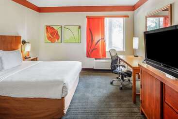 هتل La Quinta By Wyndham Miami Cutler Bay