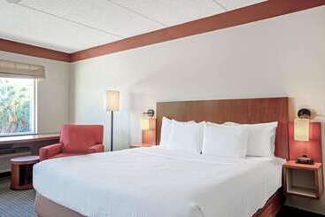 هتل La Quinta By Wyndham Miami Cutler Bay