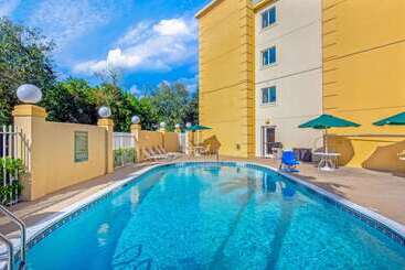 هتل La Quinta By Wyndham Miami Cutler Bay