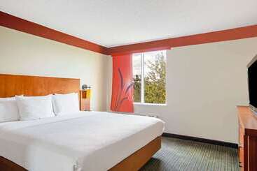 هتل La Quinta By Wyndham Miami Cutler Bay