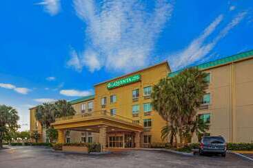 هتل La Quinta By Wyndham Miami Cutler Bay