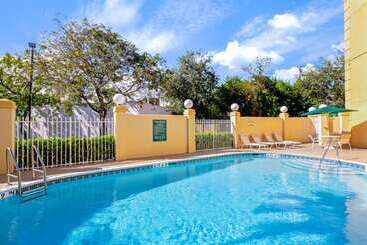 هتل La Quinta By Wyndham Miami Cutler Bay