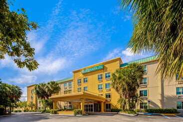 هتل La Quinta By Wyndham Miami Cutler Bay