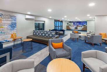 هتل La Quinta By Wyndham Nashville Airport