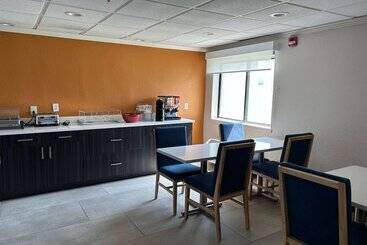 هتل La Quinta By Wyndham Orlando South