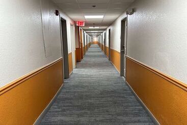 هتل La Quinta By Wyndham Orlando South