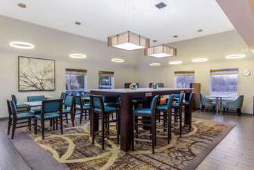 هتل La Quinta By Wyndham Rockford