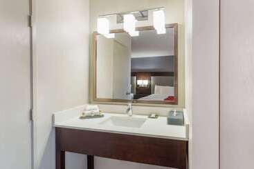 هتل La Quinta By Wyndham Rockford