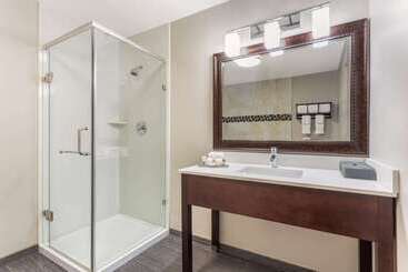 هتل La Quinta By Wyndham Rockford