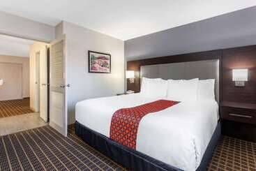 هتل La Quinta By Wyndham Rockford