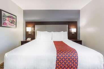 هتل La Quinta By Wyndham Rockford