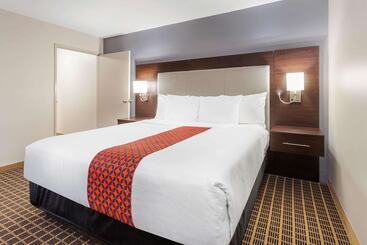 هتل La Quinta By Wyndham Rockford
