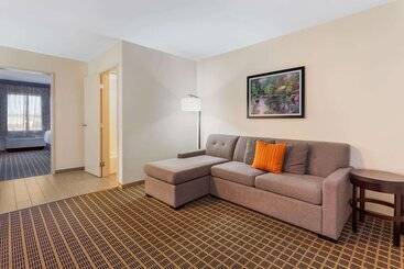 هتل La Quinta By Wyndham Rockford