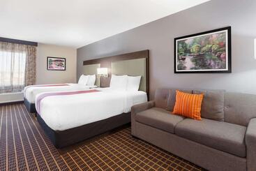 هتل La Quinta By Wyndham Rockford