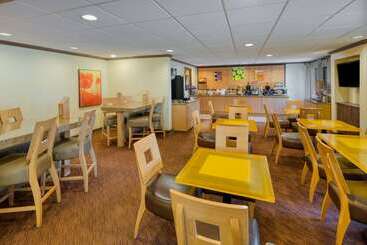 هتل Spark By Hilton Savannah Midtown
