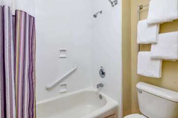 هتل Spark By Hilton Savannah Midtown