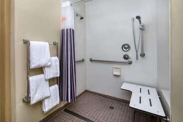 هتل Spark By Hilton Savannah Midtown