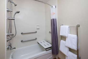 هتل Spark By Hilton Savannah Midtown