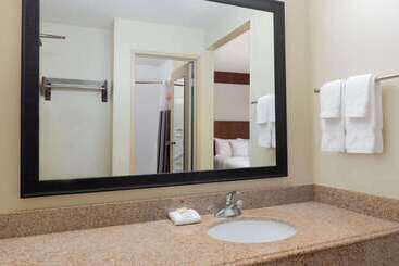 هتل Spark By Hilton Savannah Midtown