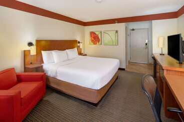 هتل Spark By Hilton Savannah Midtown